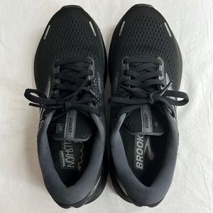 Brooks Ghost 14 black women’s running shoes size 6 1/2